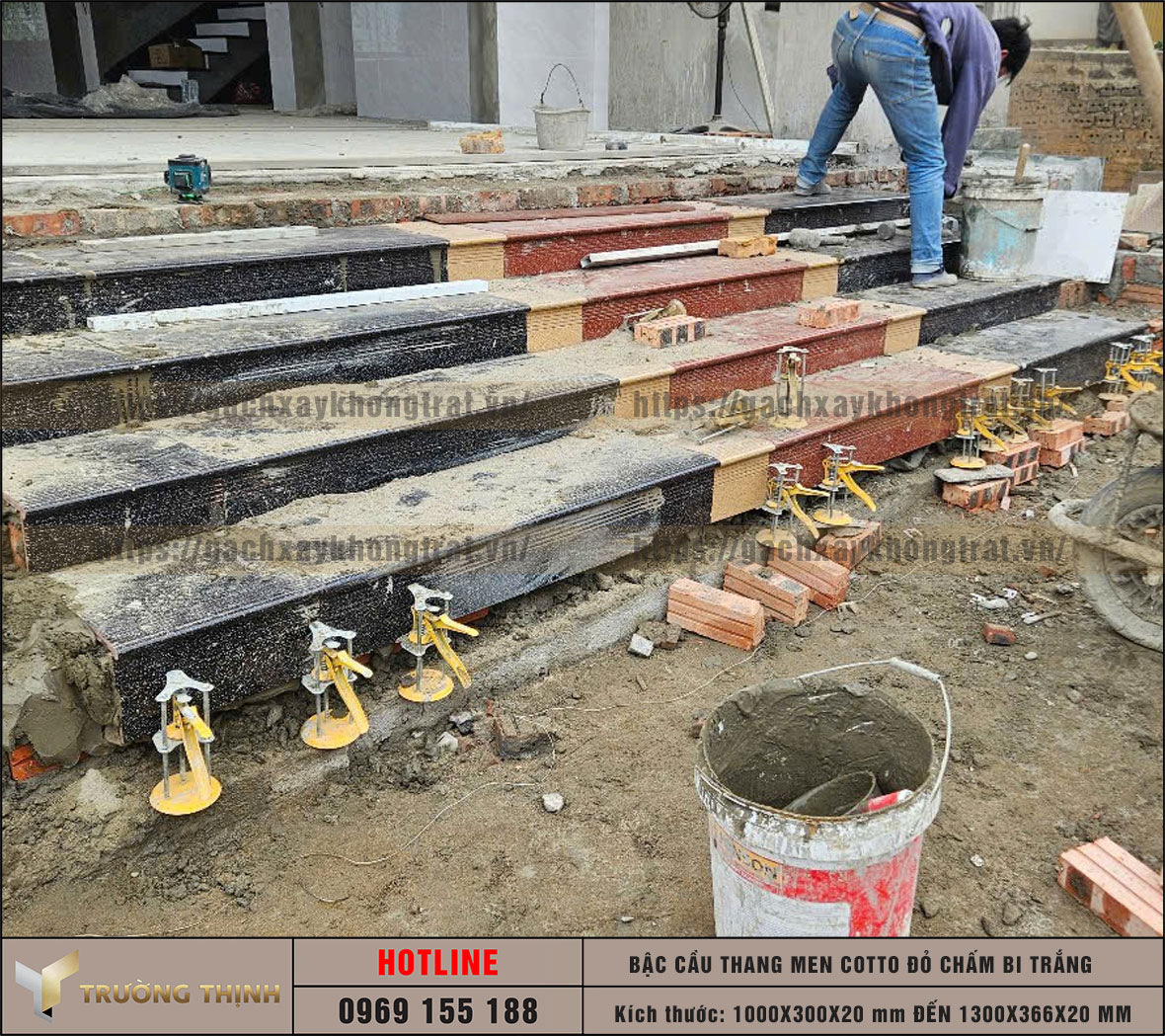 Gạch bậc cầu thang men Cotto Đỏ chấm bi trắng Đất Việt