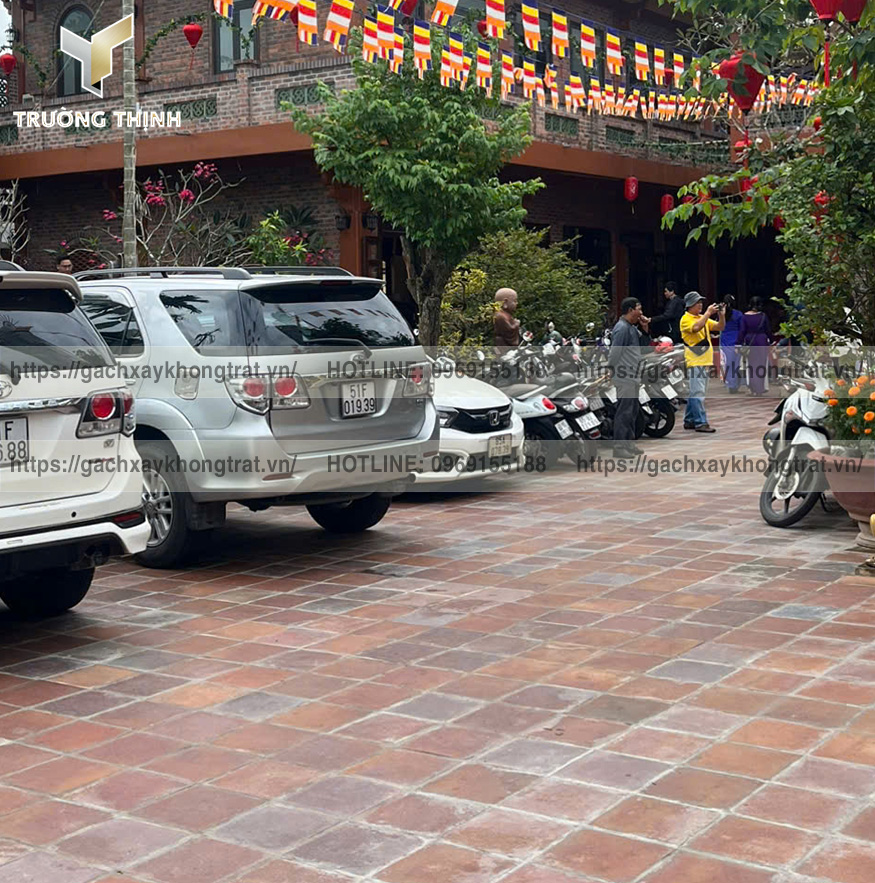 Gạch bát cổ 300x300x50 lát nền cho công trình tâm linh: Vẻ đẹp vĩnh cửu cùng thời gian