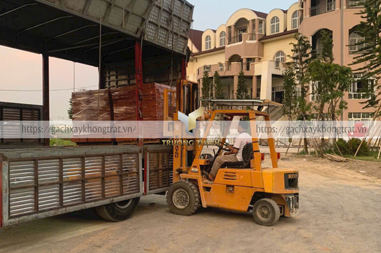 Gạch xây không trát 2 lỗ Giếng Đáy